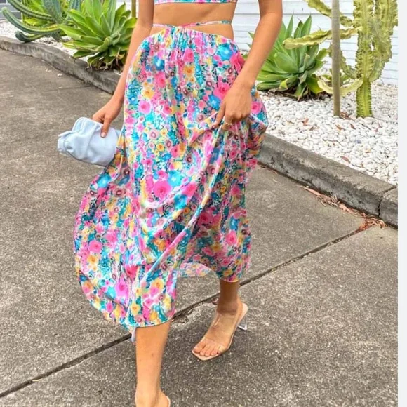 Beginning Boutique. Elm floral maxi skirt only size 2. New without Tags - Picture 5 of 7